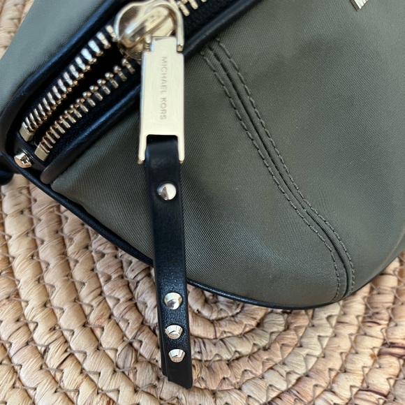 MICHAEL KORS Leila Small Nylon Belt Bag 32S9SI1T1C - Picture 4 of 7